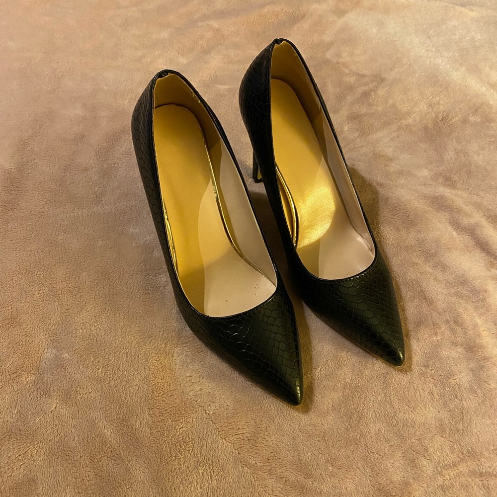 New w/o box leather stilettos